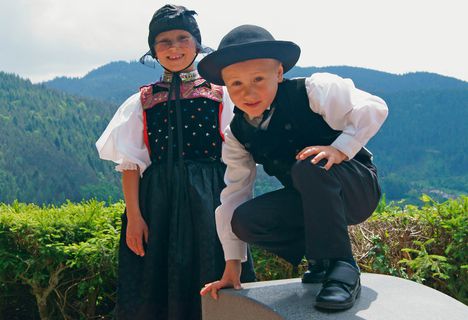 Auch die Kinder tragen schon die Gutacher Tracht